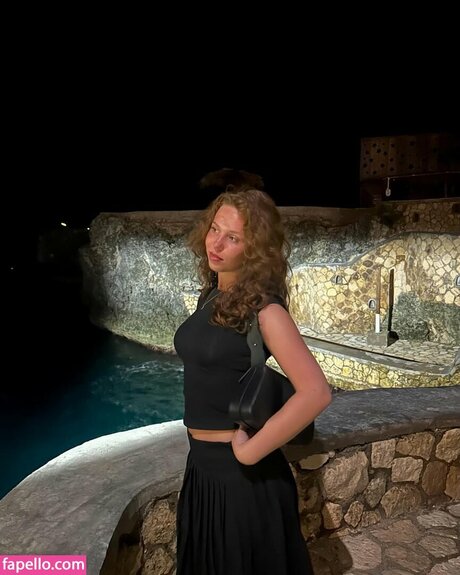 Rhode Kok hot star pictures