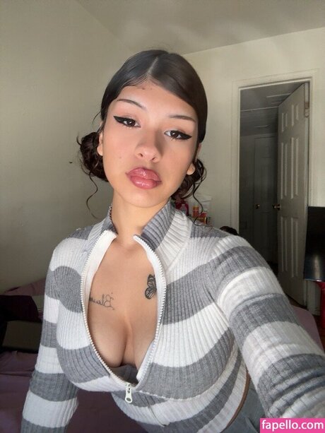 Yadhirazzep sex model pics