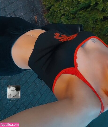 sky stn_ nude star image