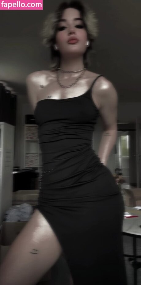 sky stn_ erotic star pictures