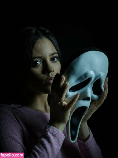 Jenna Ortega model perfect pic