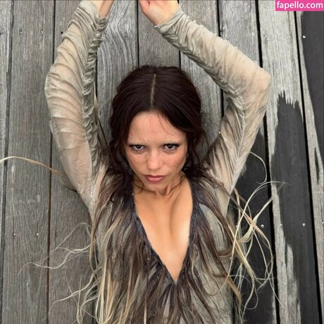 Jenna Ortega star art photo