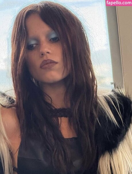 Jenna Ortega sex model photos