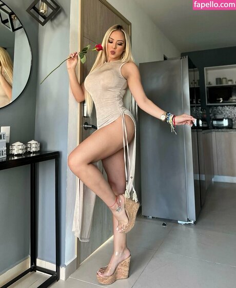 Kimy Leveron star naked photos