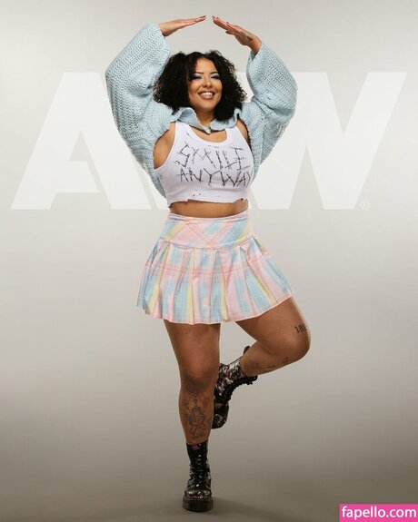 Willow Nightingale xxx pornstar pictures