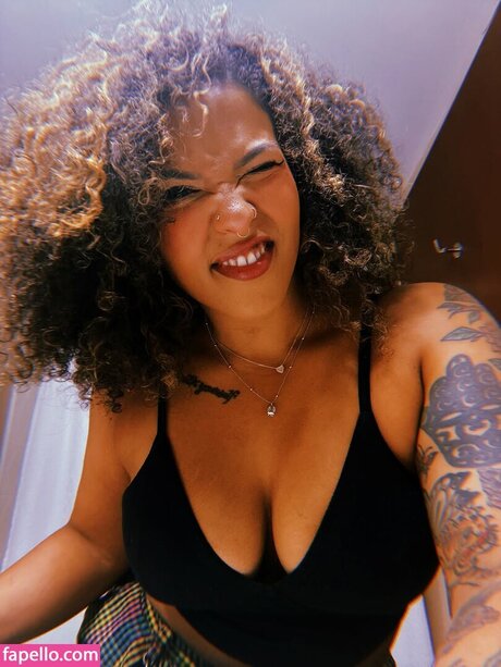 Willow Nightingale hot actress photos