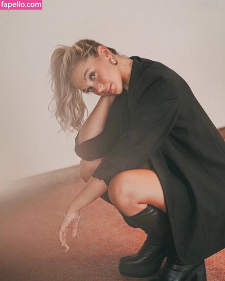 Lara Spengler star free img