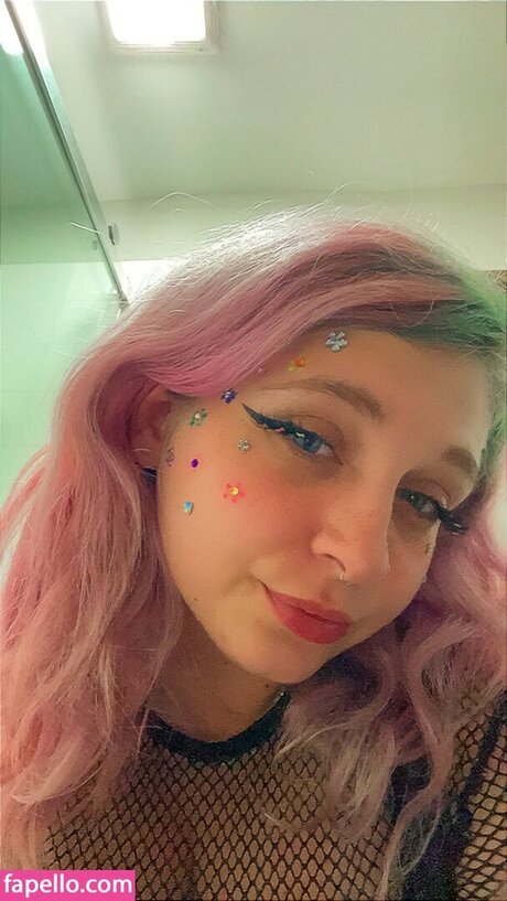 too0ldcat naked model images