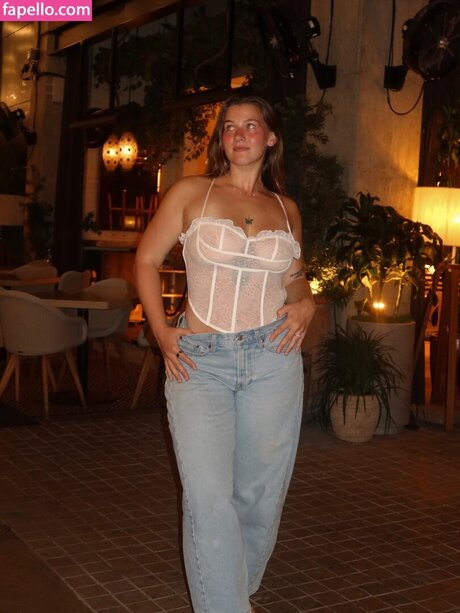 Esther Burden hot actress pic