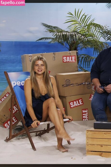 Pearl Tv Upskirt free actress pics