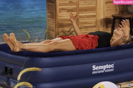 Pearl Tv Upskirt model erotic pic