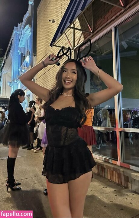 Daisy Chang model free photos