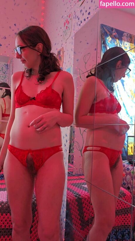 Sketchylady pornstar erotic pic