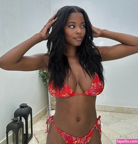 allieredmondd nudes model image