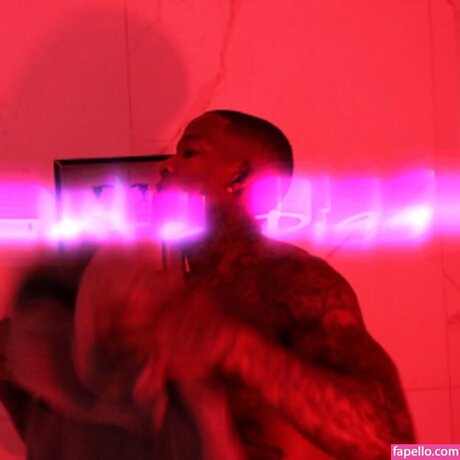 Santana Red star naked pic