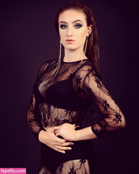 Amber Doig art star image