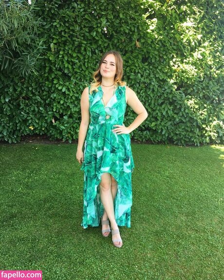 Sarah Whittle star naked pictures