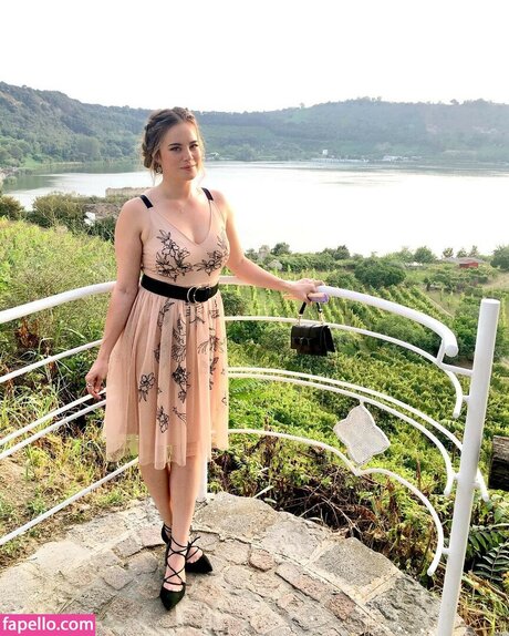 Sarah Whittle top star photos