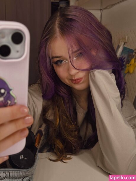 Roscumber model naked image