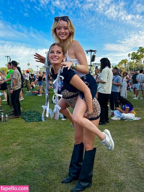 Madeleine Arthur star perfect photos