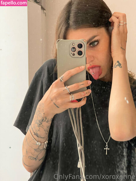 xoroxenne naked pornstar pics