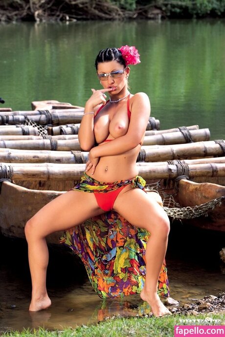 Nikki Ryder sexy actress archive