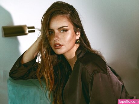 Emilia Dides model best pic