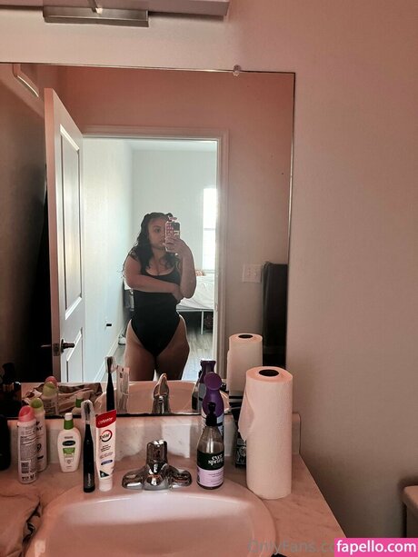 Kozzaar model beautiful image