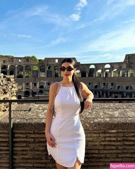 Zenoviajafar art model img