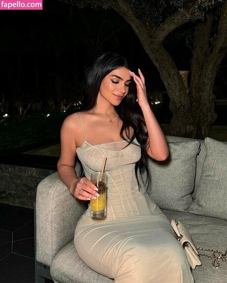 Zenoviajafar best model pictures