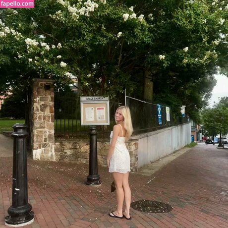 Lucia Marie pretty model image