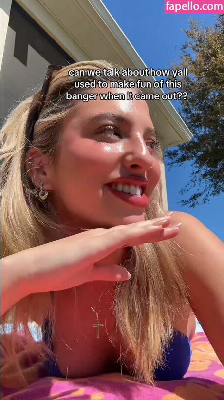 Cloud ASMR star erotic pictures