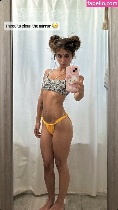 Iggybellyy sexy model photo