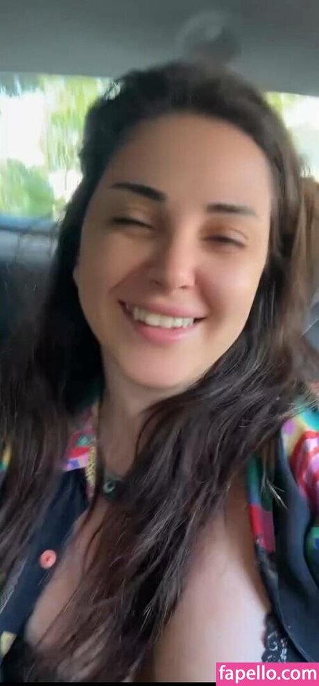 Deniz Ba da_ hot actress pic