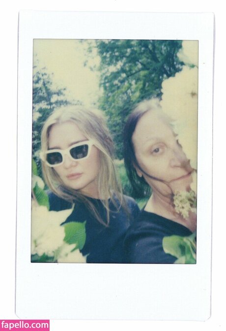 Anna Delvey art model pic