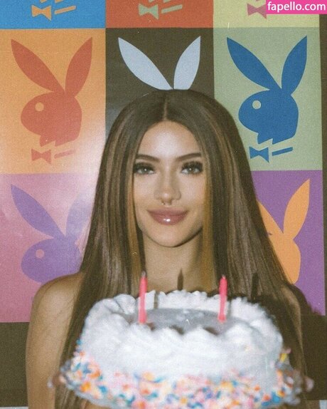 prymrr pornographic model img