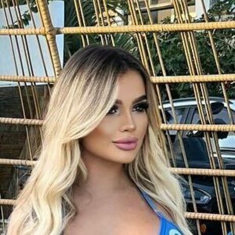 Debora Julia model hd picture