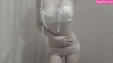 veildose model nude picture