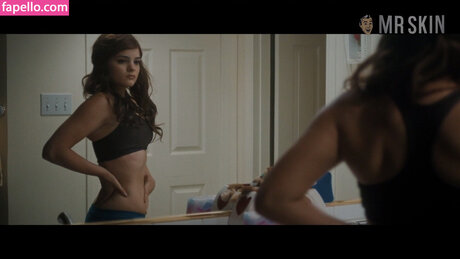 Brianna Hildebrand model sexy pictures