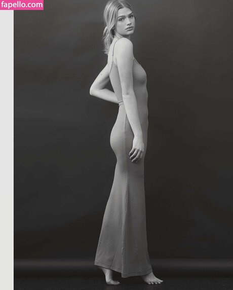 Sarah Hands sexy actress pictures