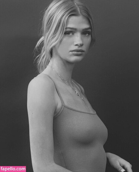 Sarah Hands high quality model image