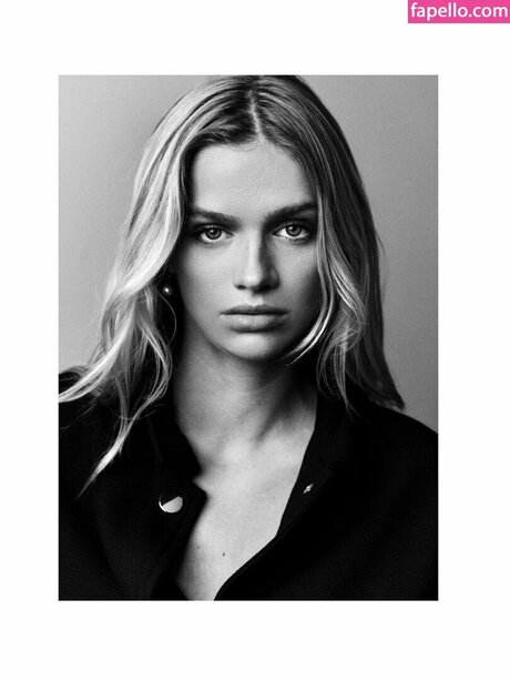 Sarah Hands sexy pornstar pictures