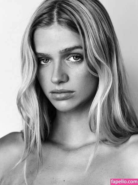 Sarah Hands xxx pornstar pics