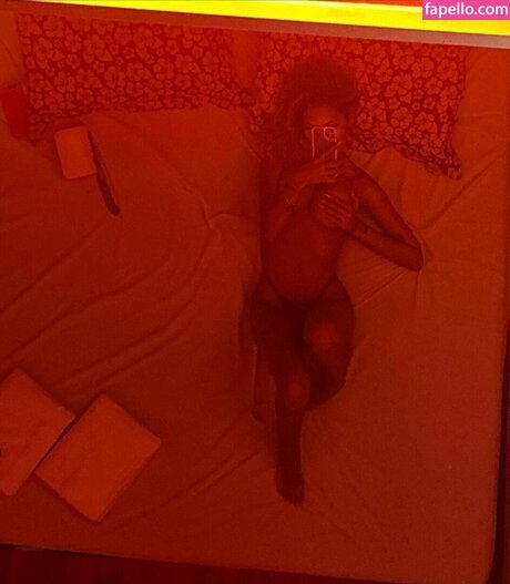 Sarah Melo pretty model galleries