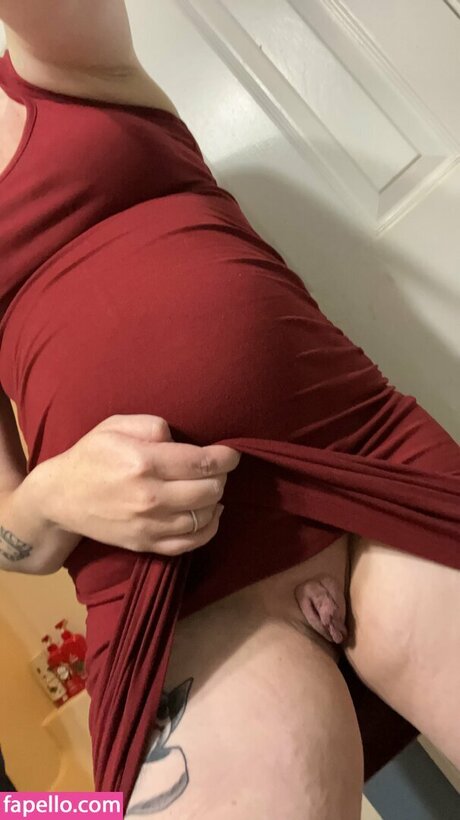 Bratty Babe nude star photos