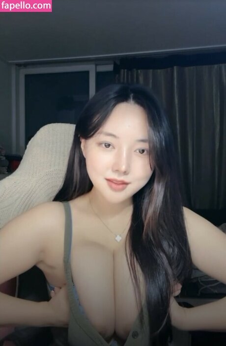 kinnjust model pictures