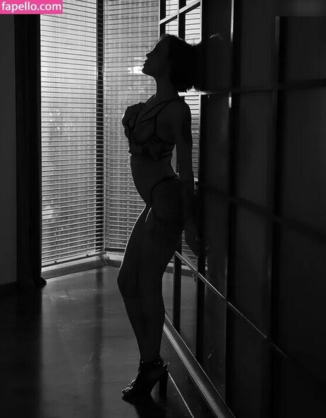 Miri Be sexy actress img