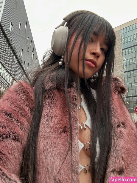 Lisa Tung pornographic model archive