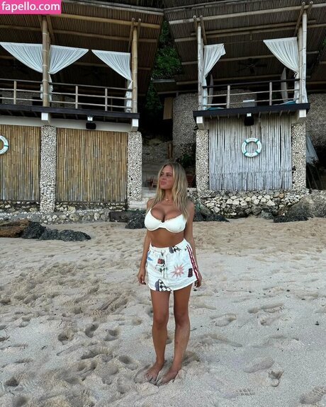 reeganbaildon_ hot actress images