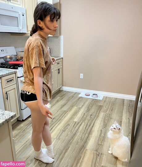 Squirtstain sex actress image